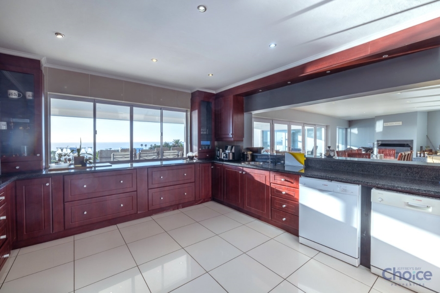 5 Bedroom Property for Sale in Jeffreys Bay Central Eastern Cape